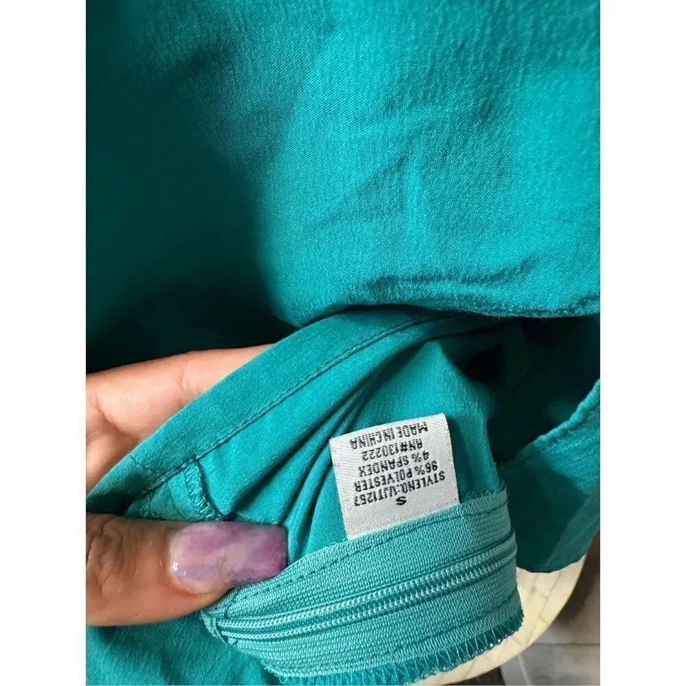 Akira green blouse - Picture 7 of 9